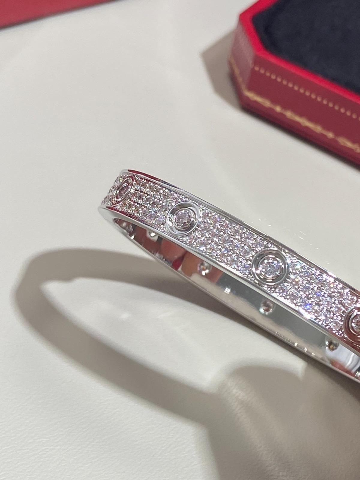 צמיד יוקרתי מכסף 925 – עיצוב נצחי עם ברק מסנוור - Jewelluxe