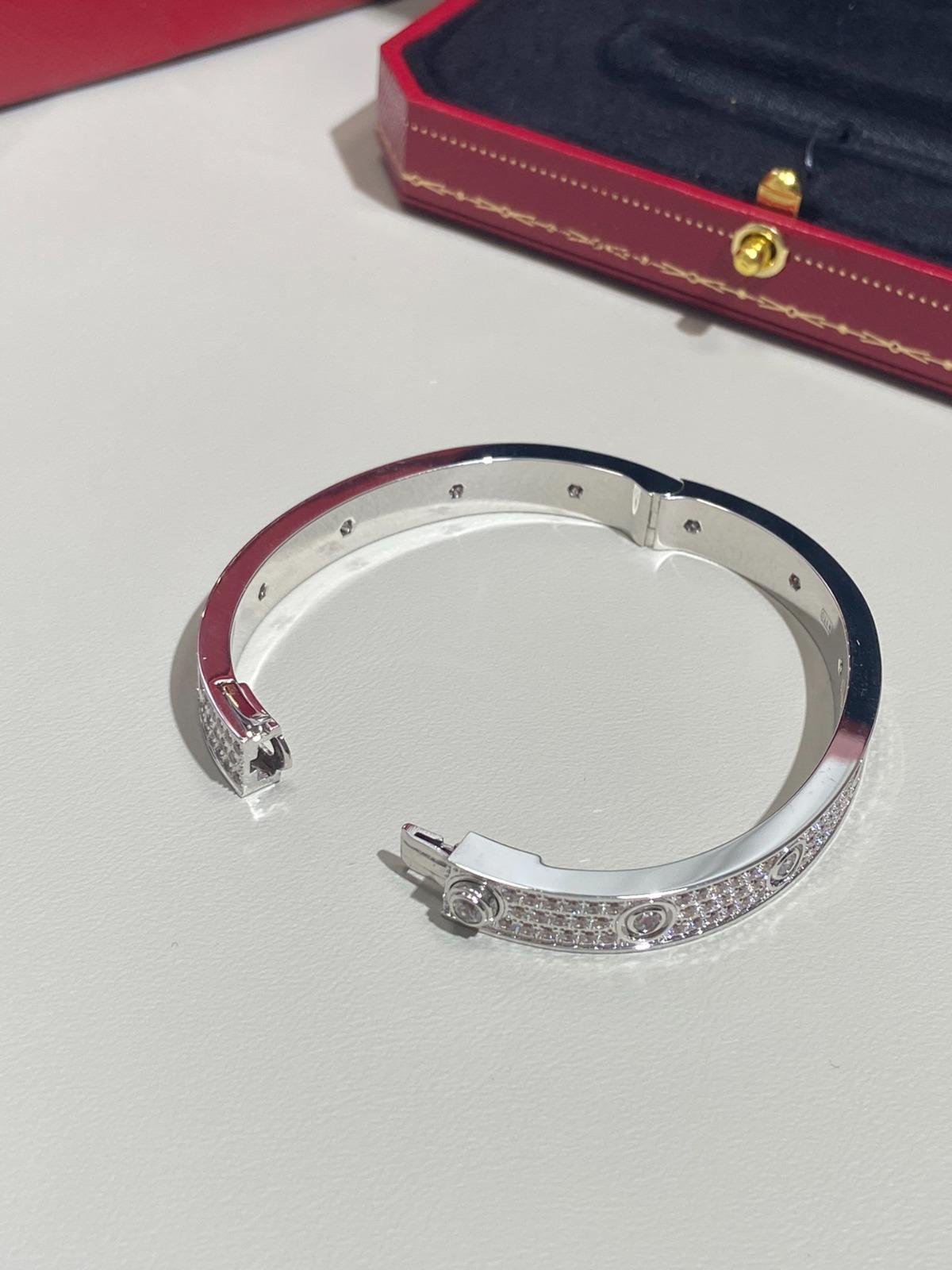 צמיד יוקרתי מכסף 925 – עיצוב נצחי עם ברק מסנוור - Jewelluxe