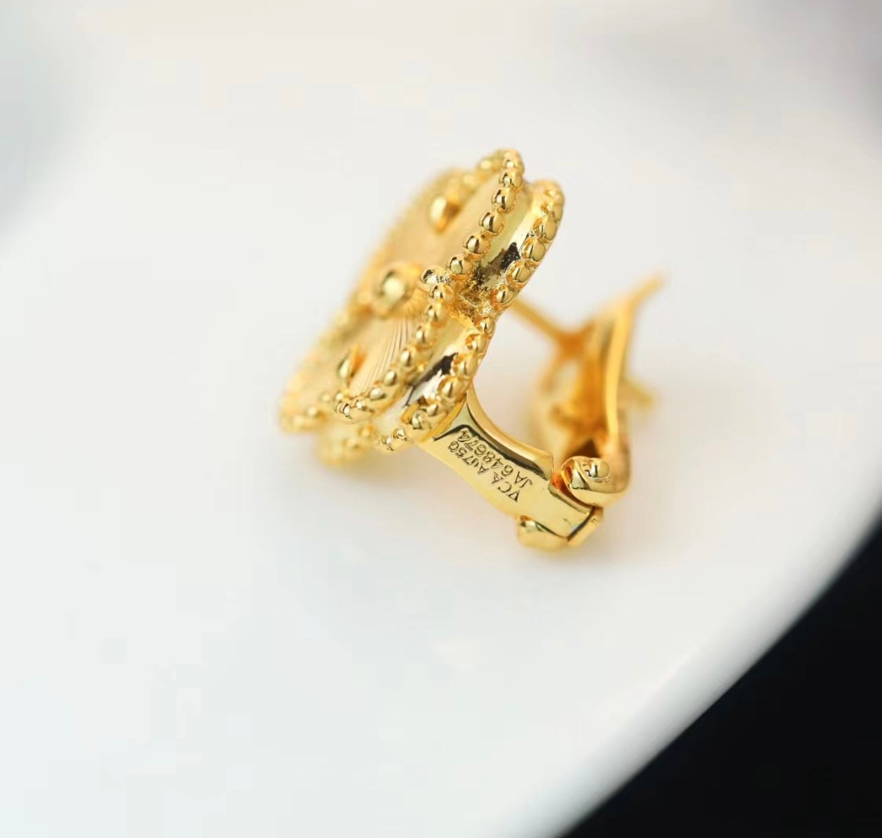 עגילי תלתן בציפוי זהב צהוב 18 קראט - Jewelluxe