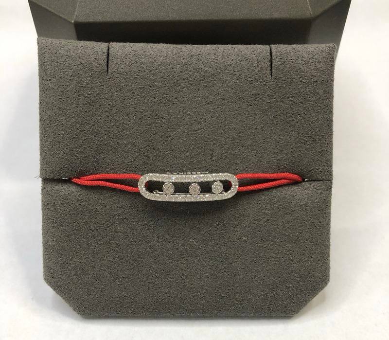 צמיד אהבה – חוט בגוון אדום עם אבזם בגוון כסף, 3 זירקונים נעים ומשובץ זירקונים מסביב