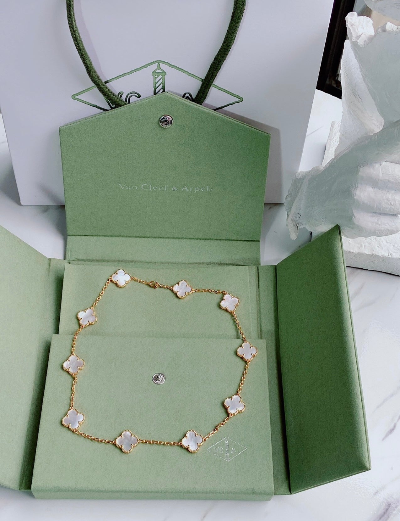 שרשרת תלתן לבן מציפוי זהב צהוב 18 קראט - Jewelluxe