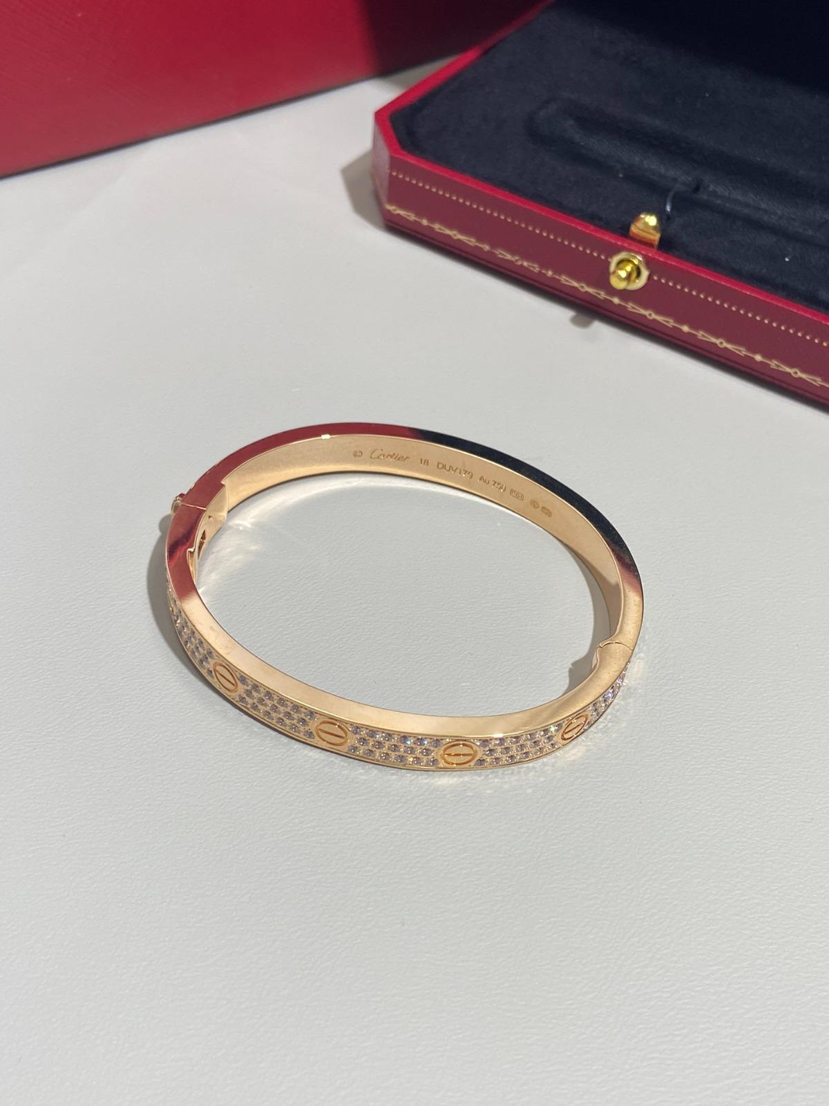 צמיד יוקרתי מצופה זהב ורוד – שילוב עיצוב מודרני ונצנוץ יוקרתי - Jewelluxe