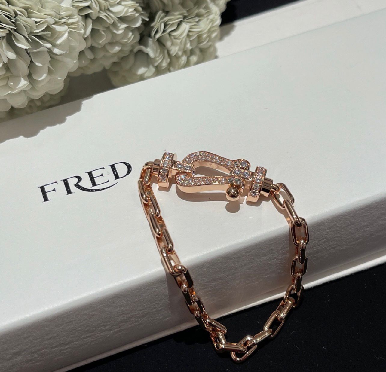 צמיד יוקרתי קלאסי עם רצועת שרשרת בציפוי זהב ורוד משובץ חצי זירקונים - Jewelluxe