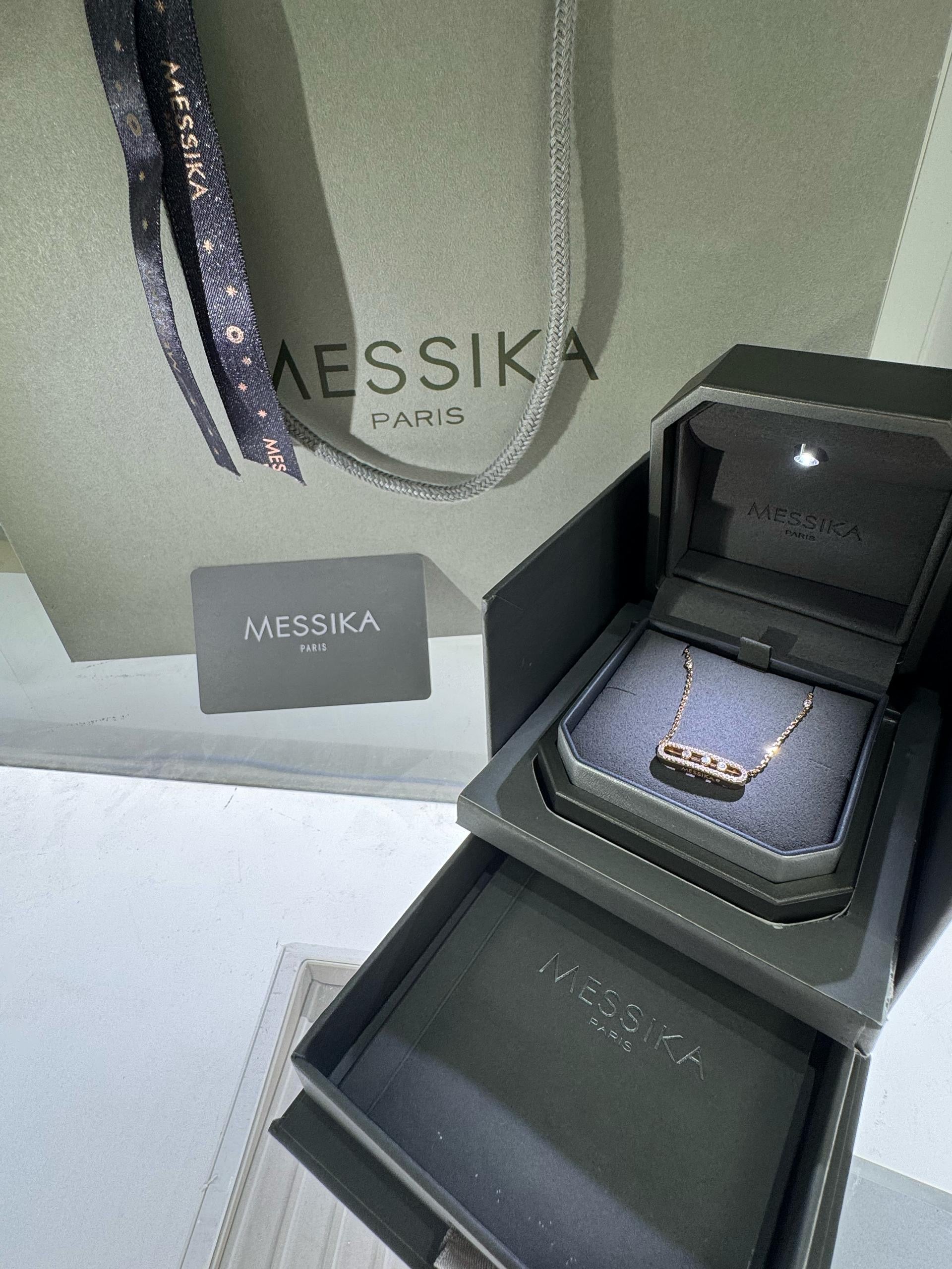 שרשרת אהבה בגוון זהב ורוד עם אבזם, 3 זירקונים נעים ומשובץ מסביב