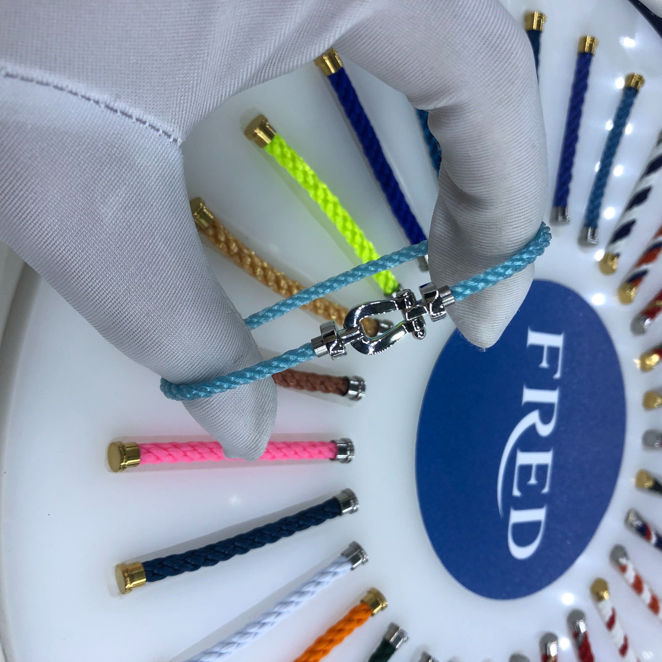 צמיד יוקרתי עם רצועת חבל (דק) בגוון תכלת ואבזם כסוף