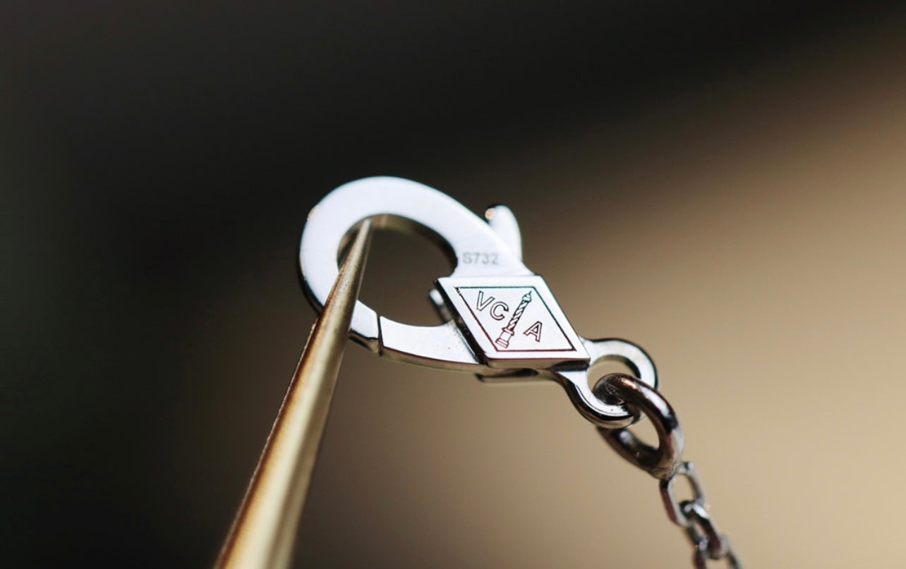 שרשרת תלתן קלאסית משובץ זירקון נוצץ במרכז