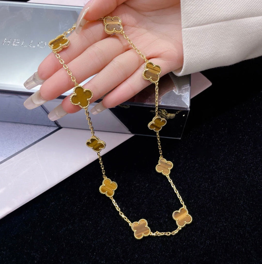 שרשרת 10 תלתנים בגוון זהב עם תליון תלתן בגוון חום