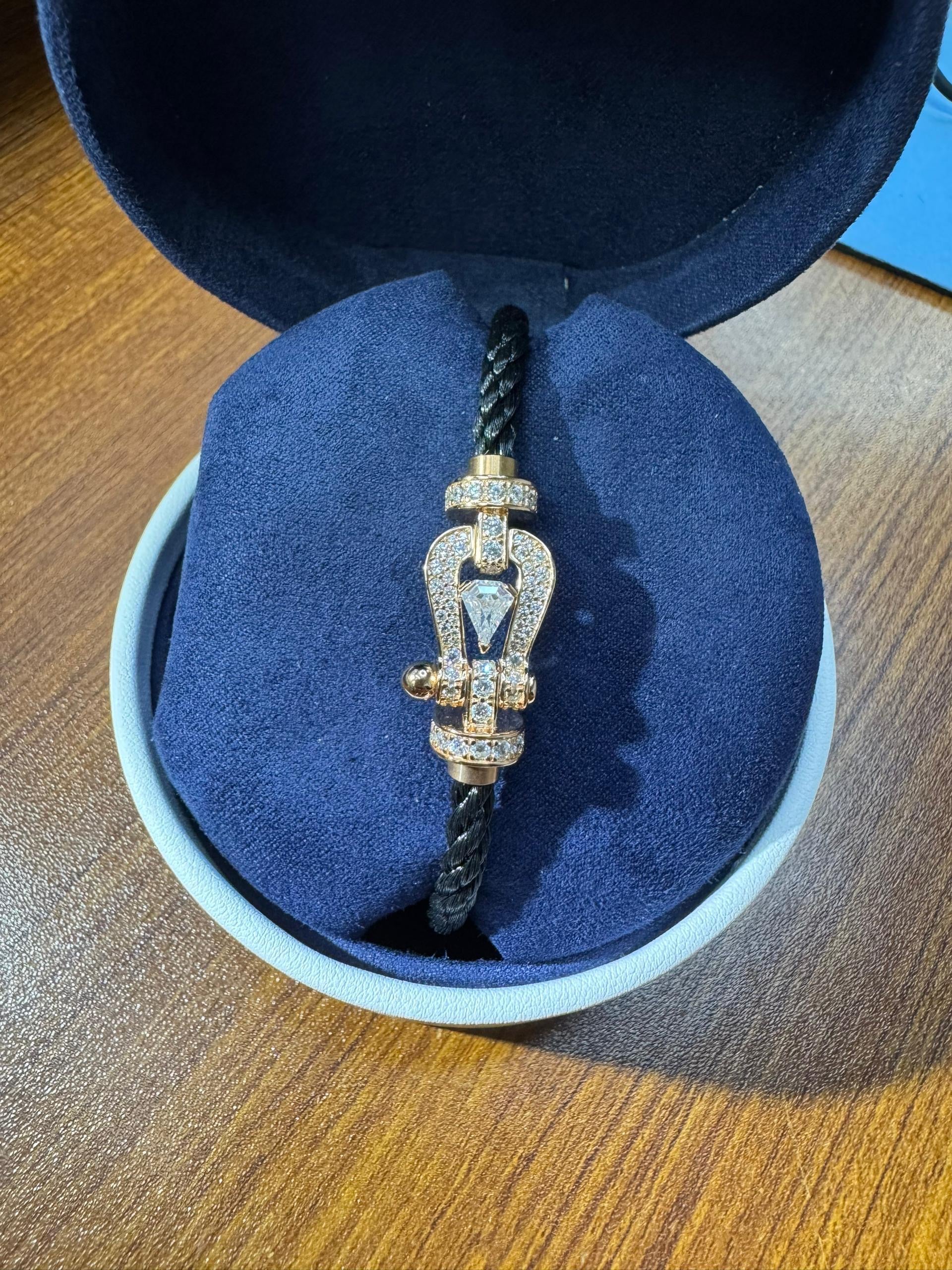 Luxurious bracelet with a black rope strap and a rose gold buckle set with sparkling zircons and a 0.5 carat center stone — JEWELLUXE™