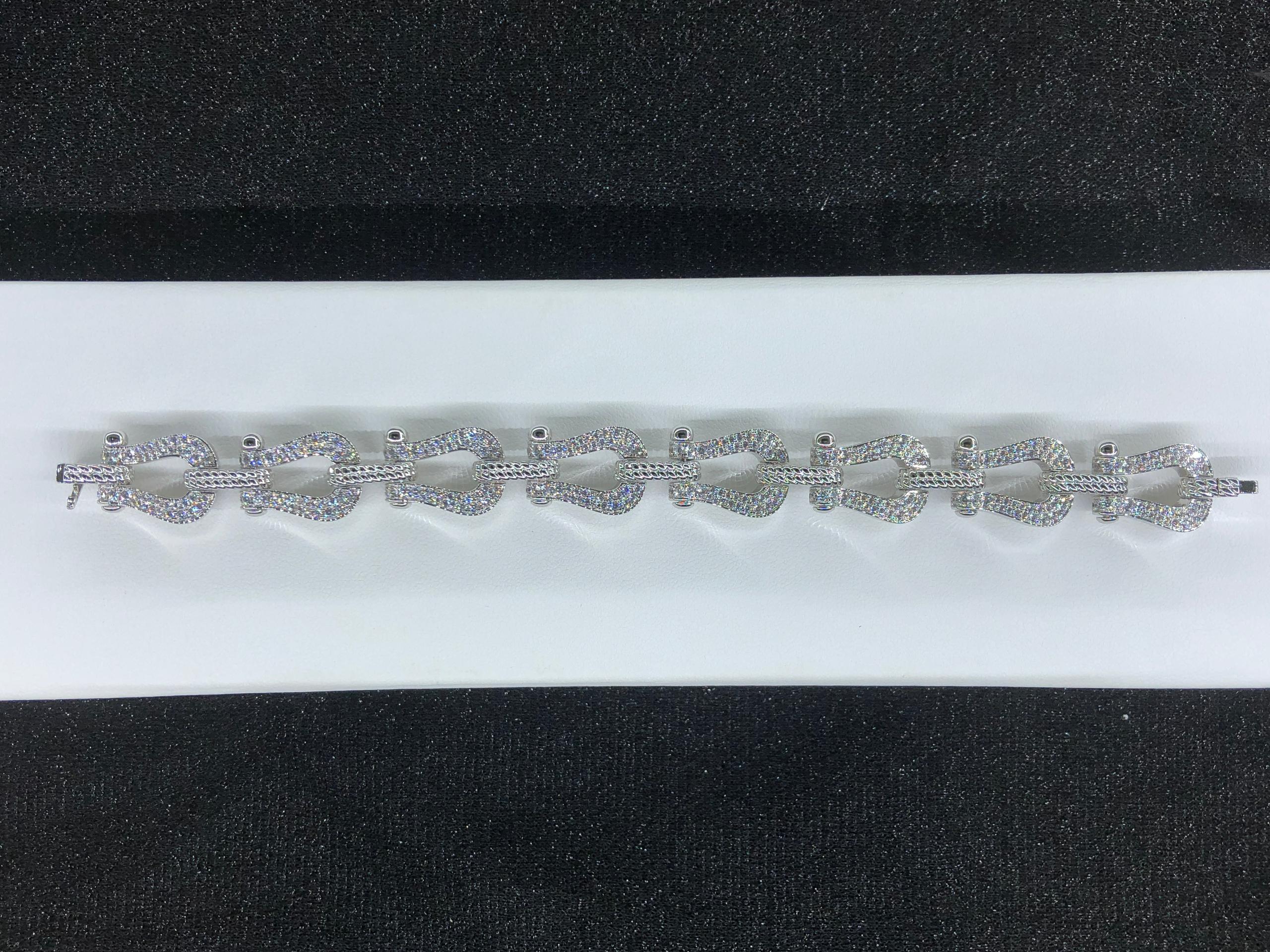 צמיד יוקרתי עם 8 אבזמים בגוון כסף משובצים זירקונים נוצצים