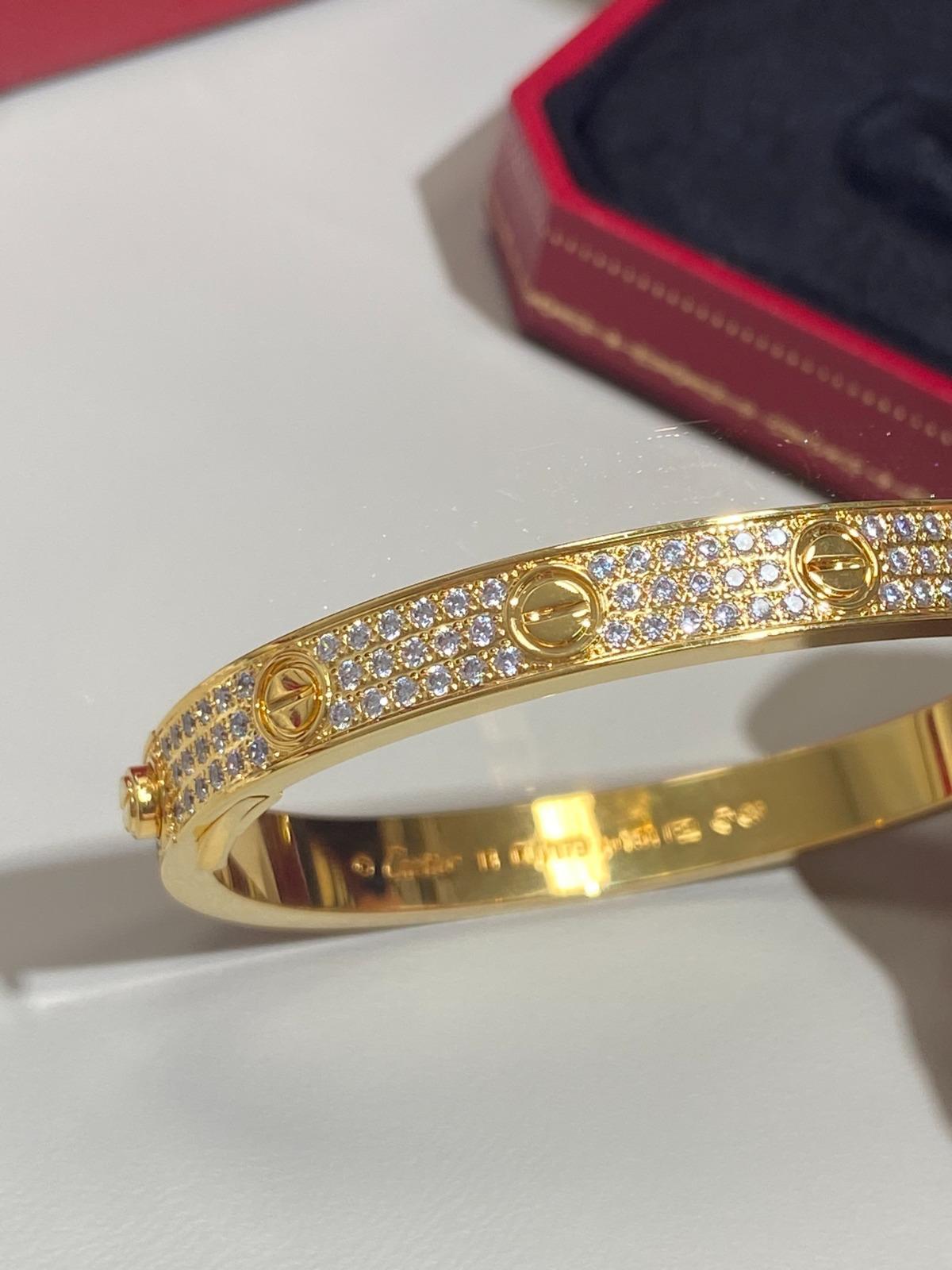 צמיד יוקרתי בעיצוב קלאסי – ציפוי זהב צהוב וברק זירקונים מרהיב - Jewelluxe