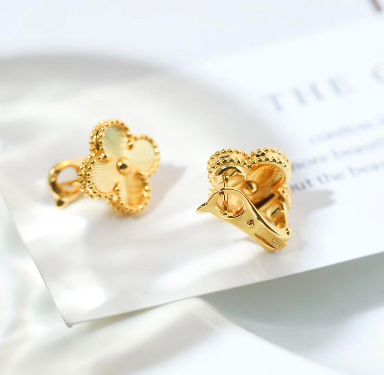 עגילי תלתן בציפוי זהב צהוב 18 קראט - Jewelluxe