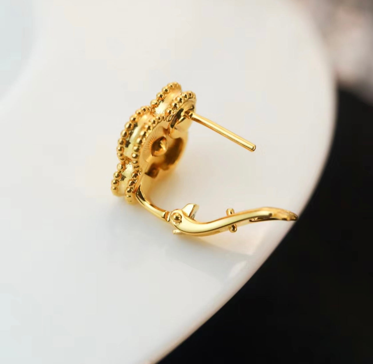 עגילי תלתן בציפוי זהב צהוב 18 קראט - Jewelluxe