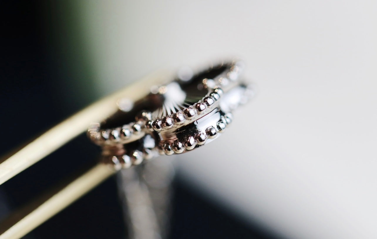 שרשרת תלתן קלאסית משובץ זירקון נוצץ במרכז