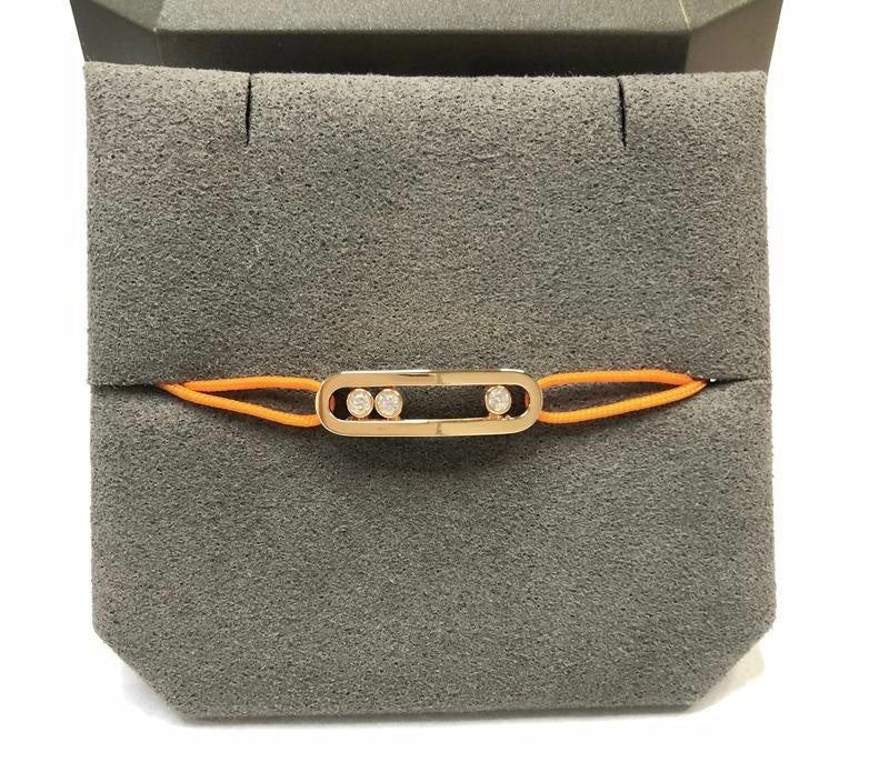 צמיד אהבה – חוט בגוון כתום עם אבזם בגוון זהב ורוד, 3 זירקונים נעים