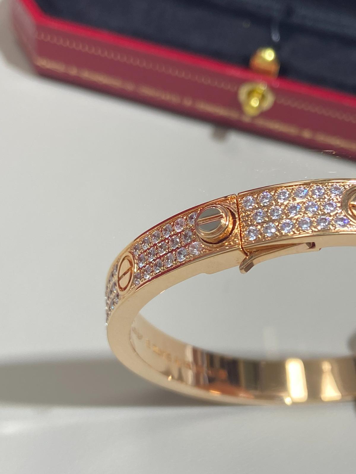 צמיד יוקרתי מצופה זהב ורוד – שילוב עיצוב מודרני ונצנוץ יוקרתי - Jewelluxe