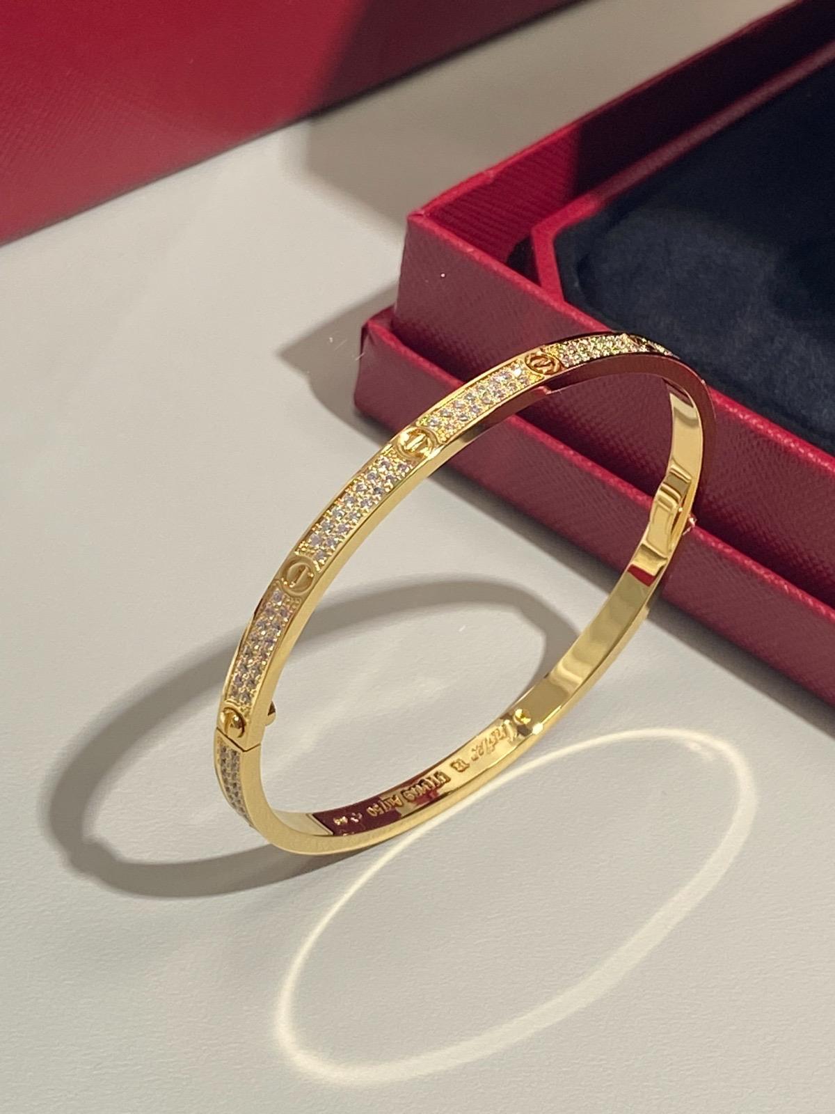 צמיד בציפוי זהב צהוב 18k משובץ זירקונים – יוקרה בסטייל מודרני - Jewelluxe