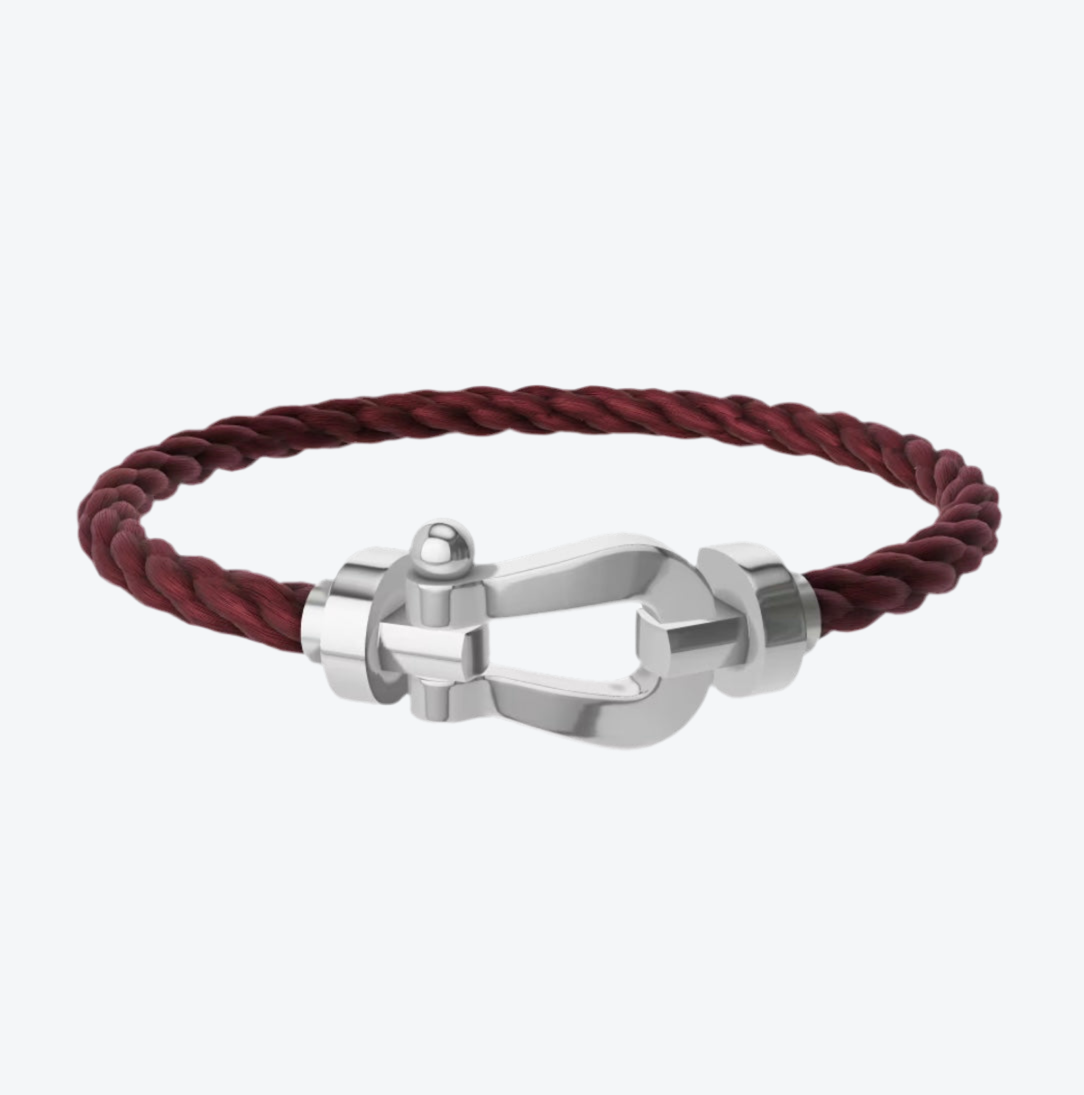 צמיד יוקרתי עם רצועת חבל בגוון בורדו ואבזם בגוון כסף מבריק