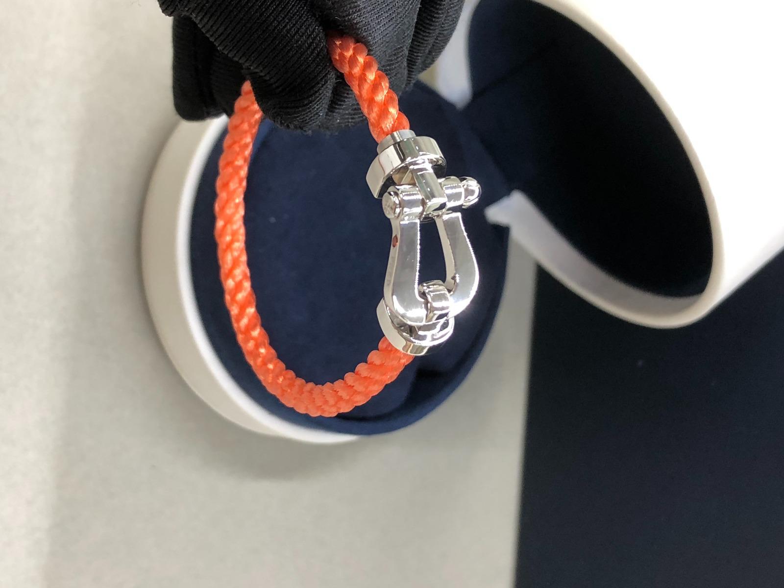 צמיד יוקרתי יוקרתי עם רצועת חבל (עבה) צבע כתום והבזם כסוף בעיצוב רולאן גארוס - Jewelluxe