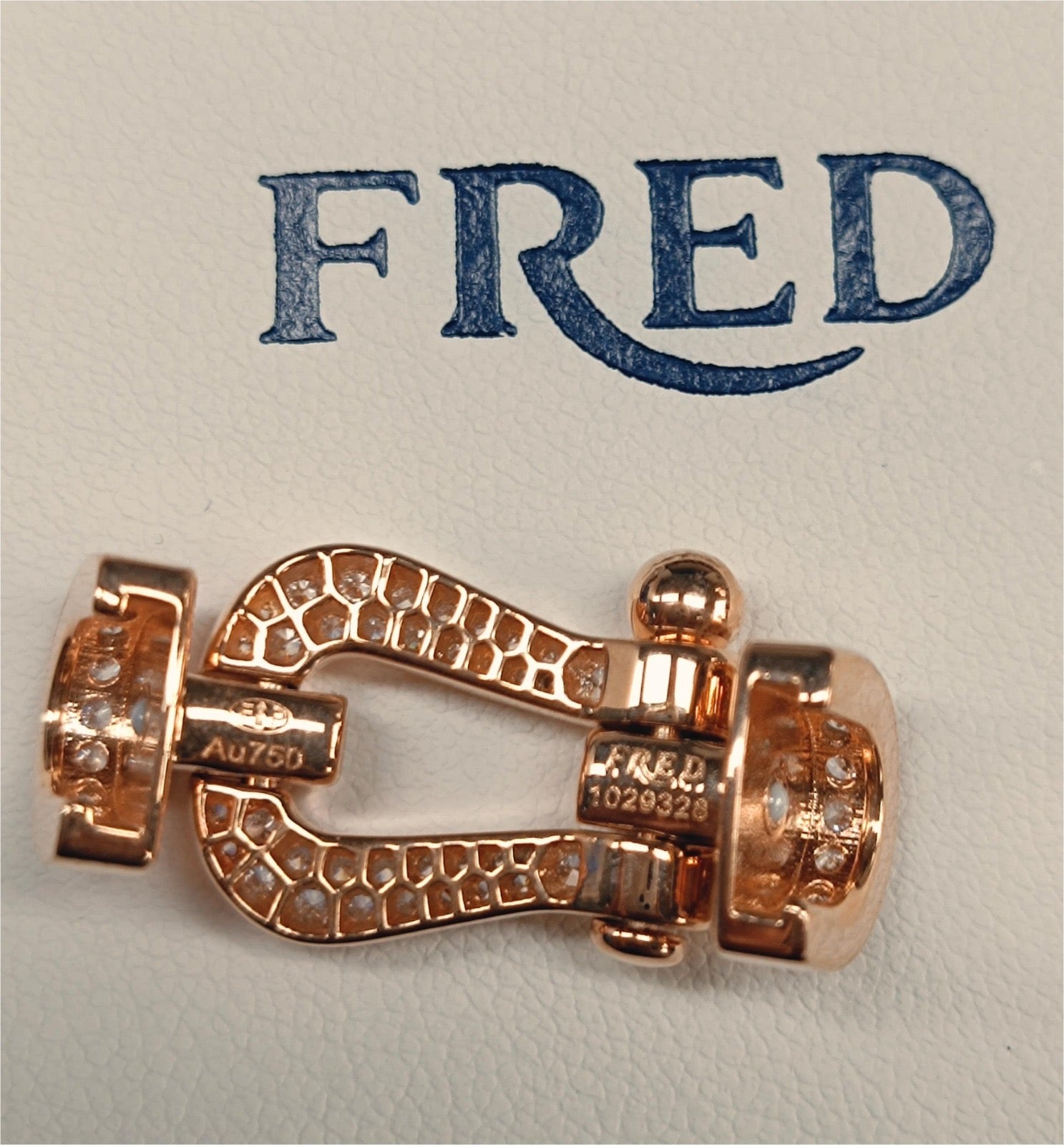 אבזם יוקרתי בגוון זהב ורוד משובץ זירקונים נוצצים