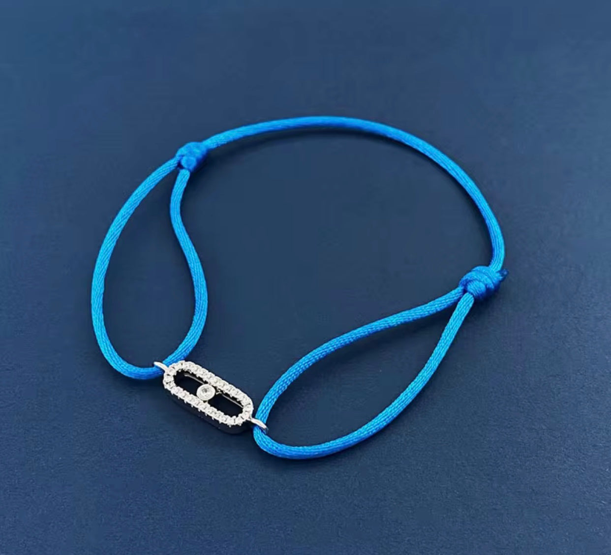 צמיד חוט תכלת עם ראש מכסף 925 משובץ זירקונים - Jewelluxe