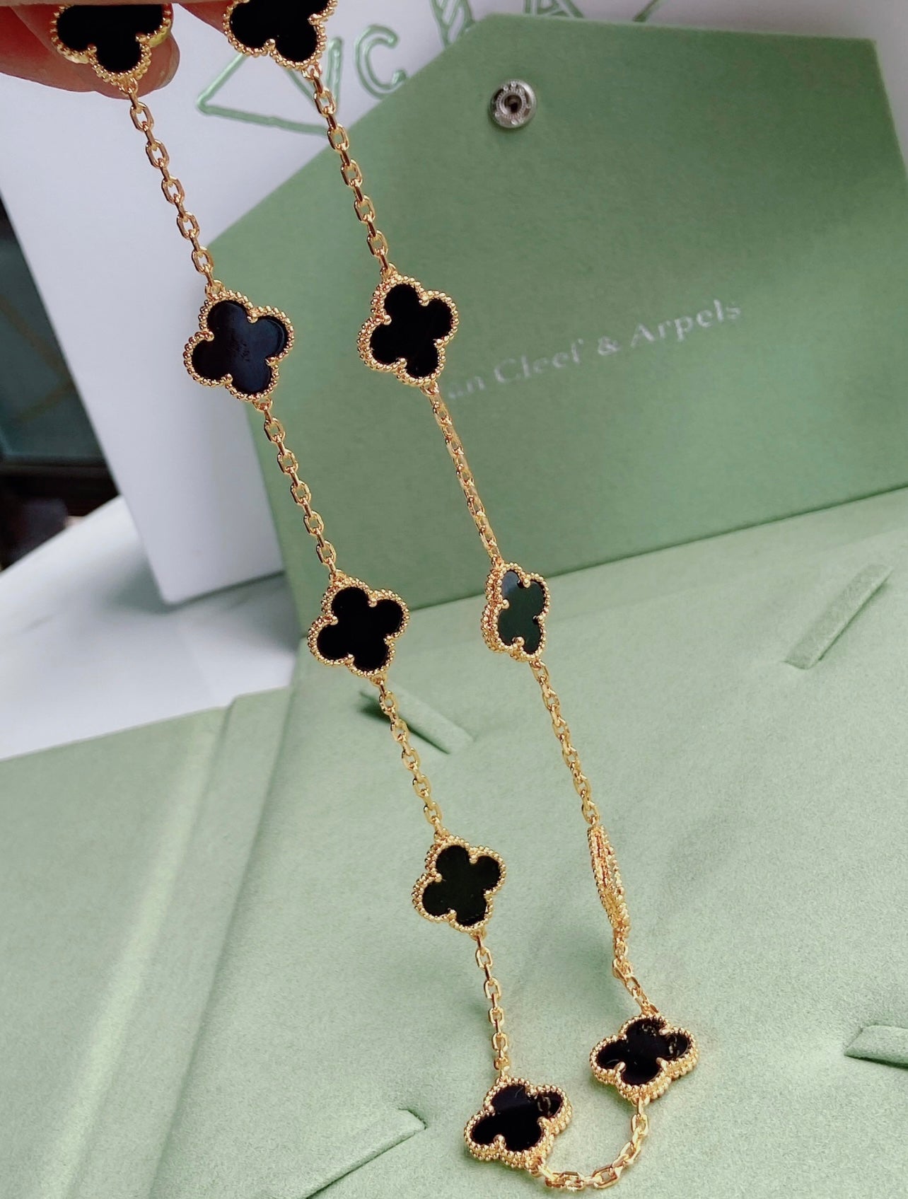 שרשרת תלתן שחור בציפוי זהב 18 קראט - יוקרה אם נגיע סטייל ויוקרה - Jewelluxe