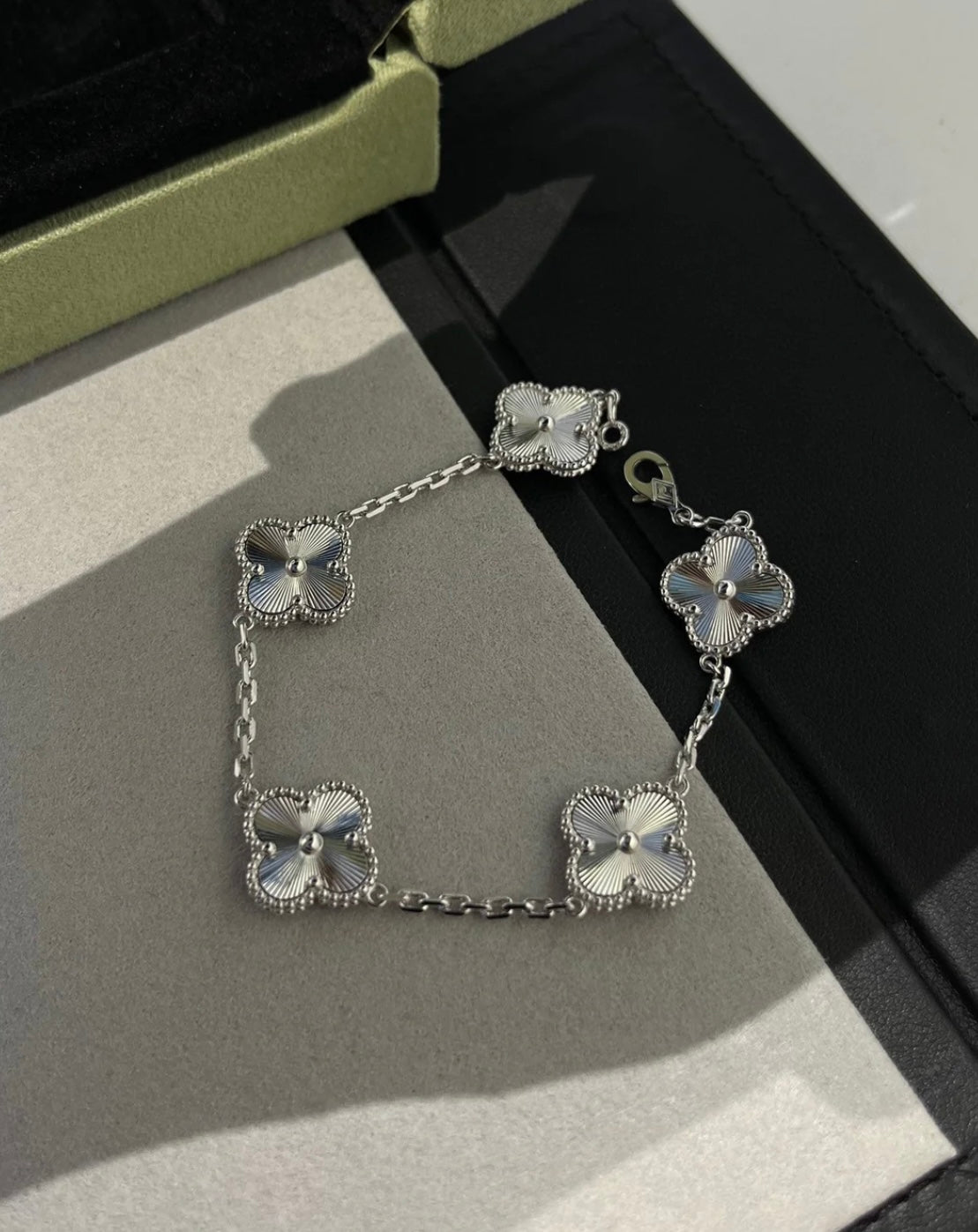 Kleeblatt-Armband mit 5 Kleeblättern in Silber