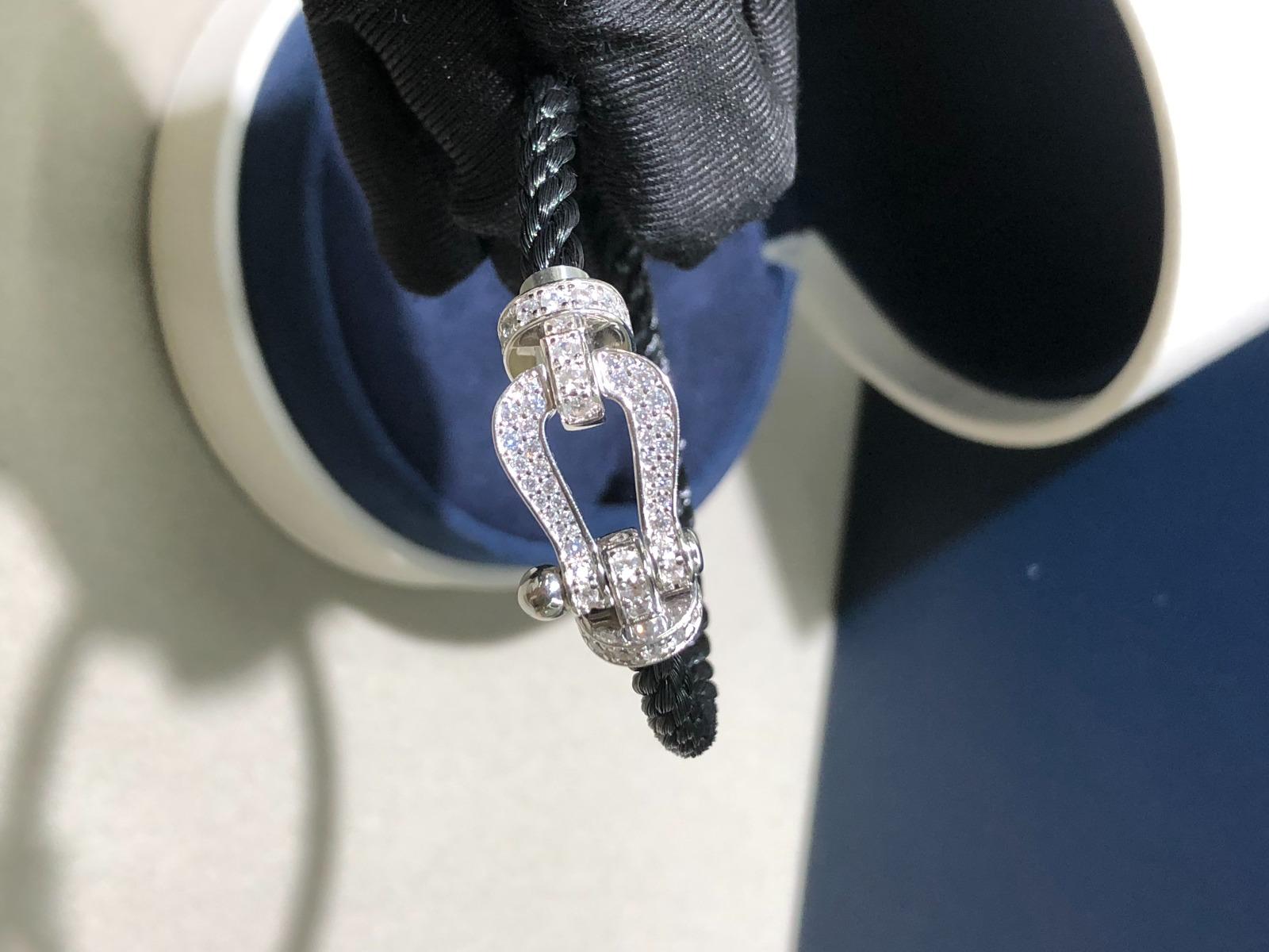 צמיד יוקרתי עם חוט (עבה) צבע שחור ואבזם כסף זירקונים ליוקרה מושלמת - Jewelluxe