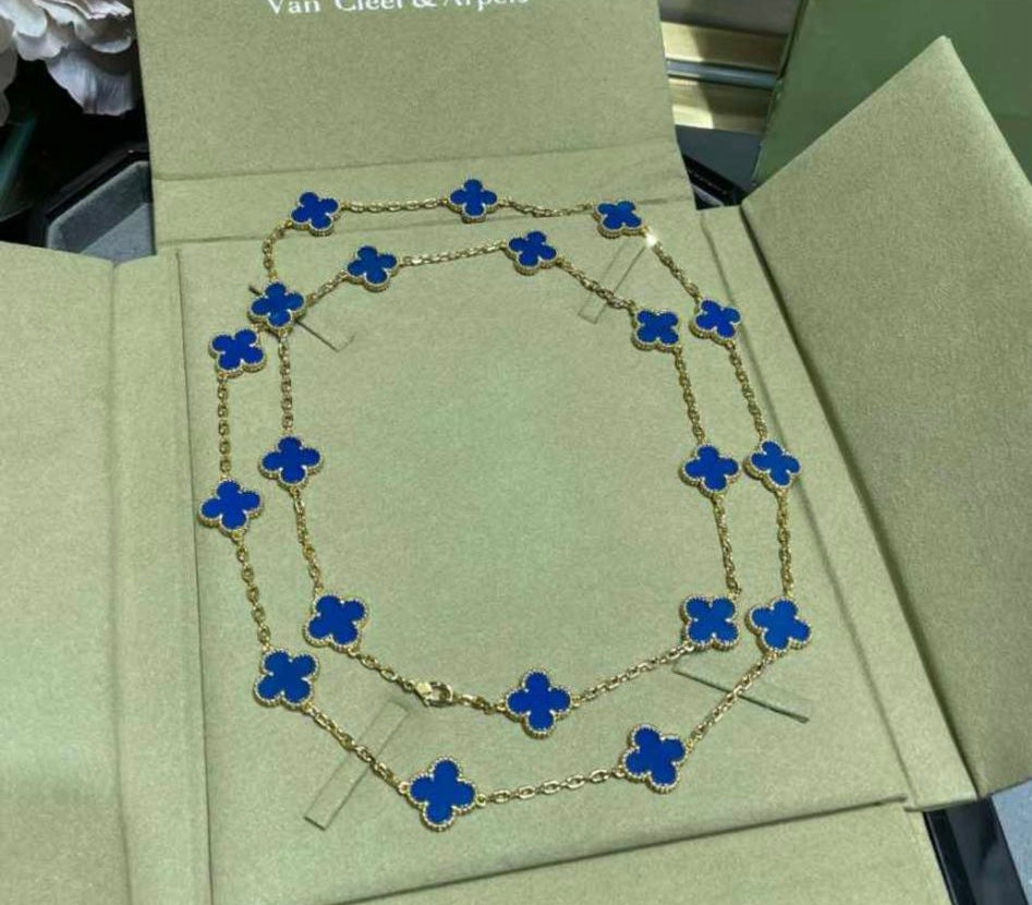 שרשרת 20 תלתנים בגוון זהב עם תליון תלתן בגוון כחול