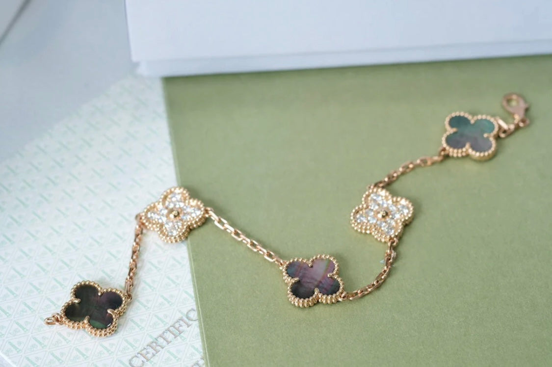 Kleeblatt-Armband mit 5 grauen Kleeblättern