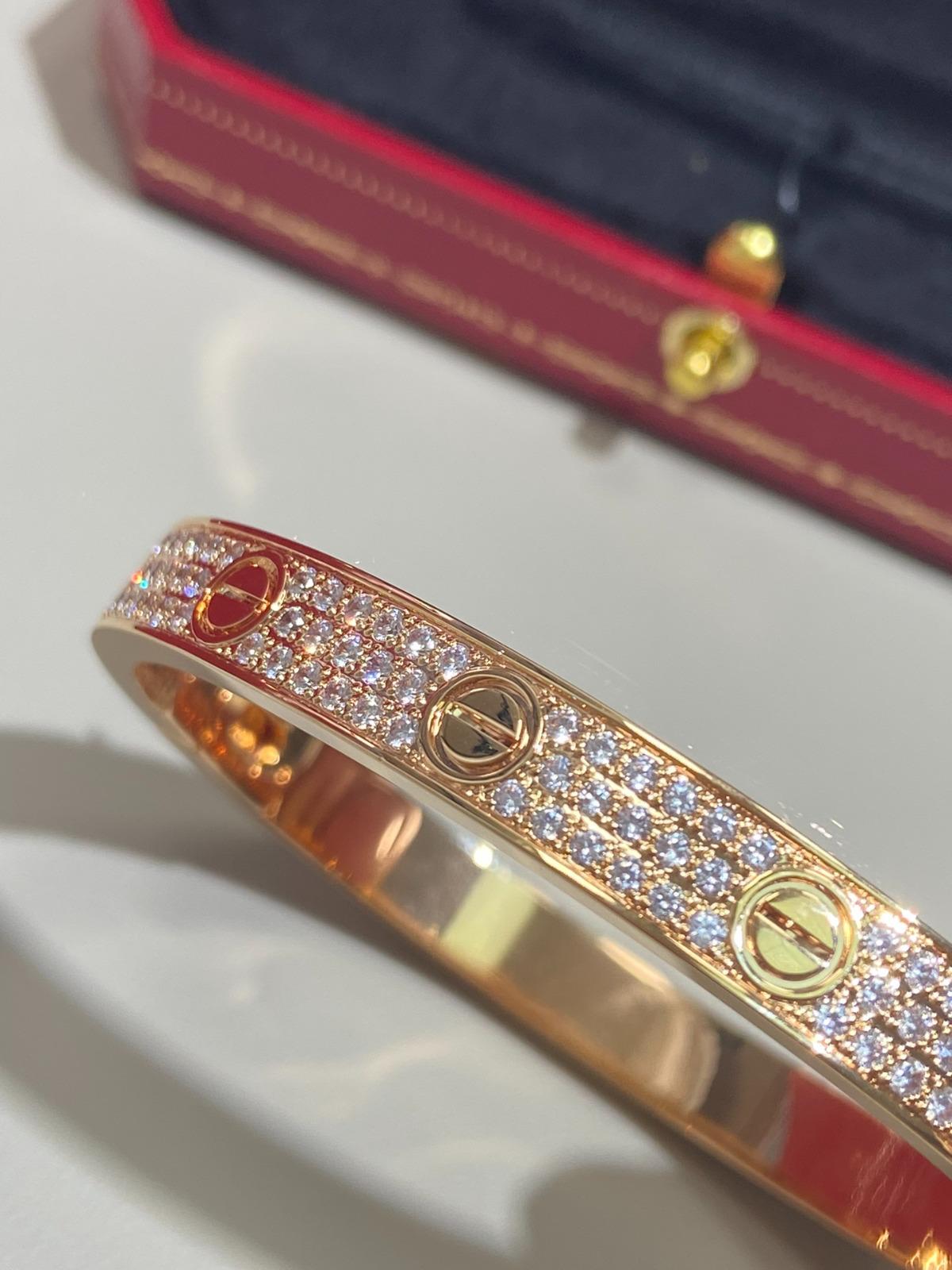 צמיד יוקרתי מצופה זהב ורוד – שילוב עיצוב מודרני ונצנוץ יוקרתי - Jewelluxe