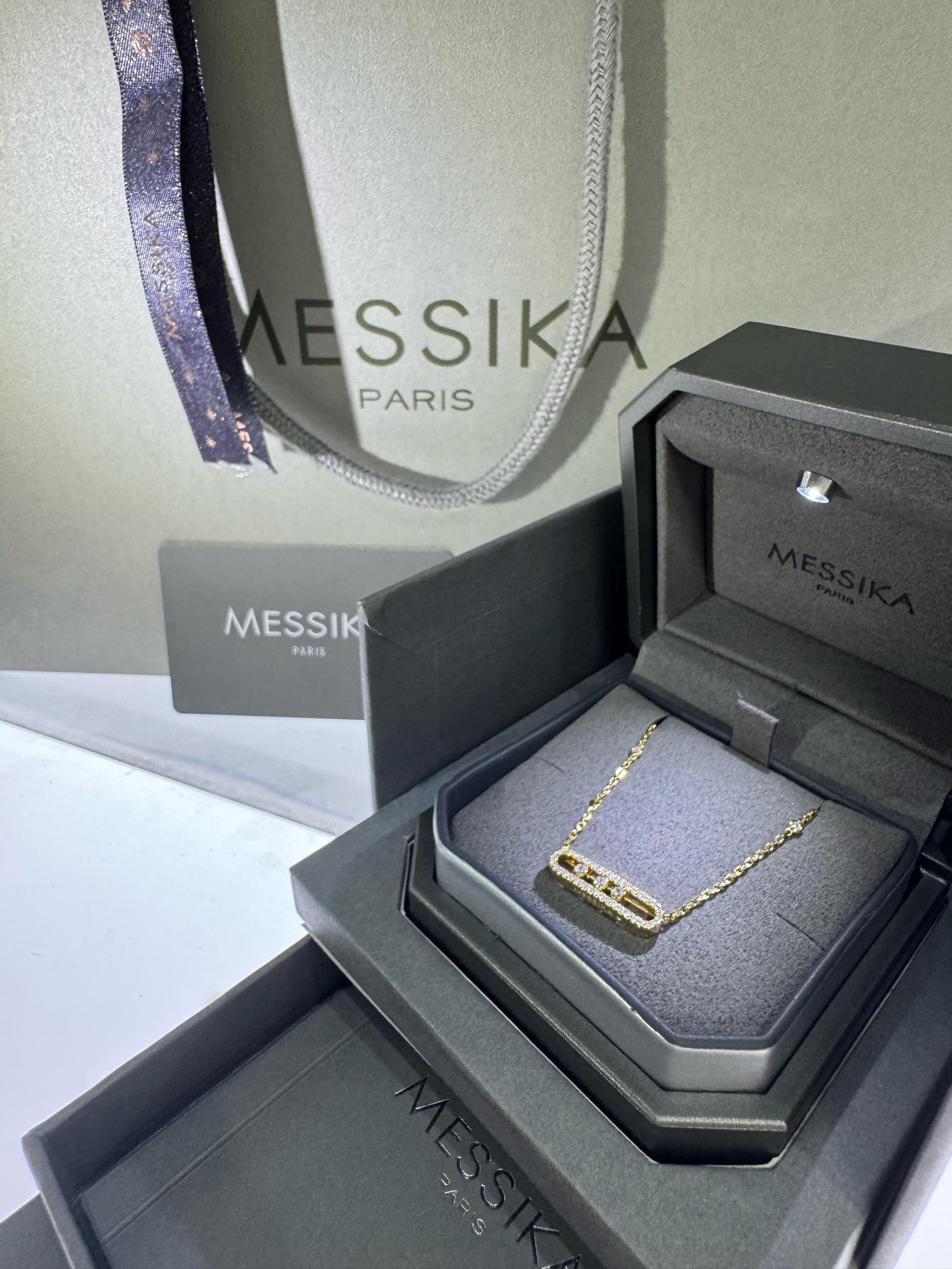 שרשרת אהבה – גוון זהב עם אבזם, 3 זירקונים נעים ומשובץ מסביב