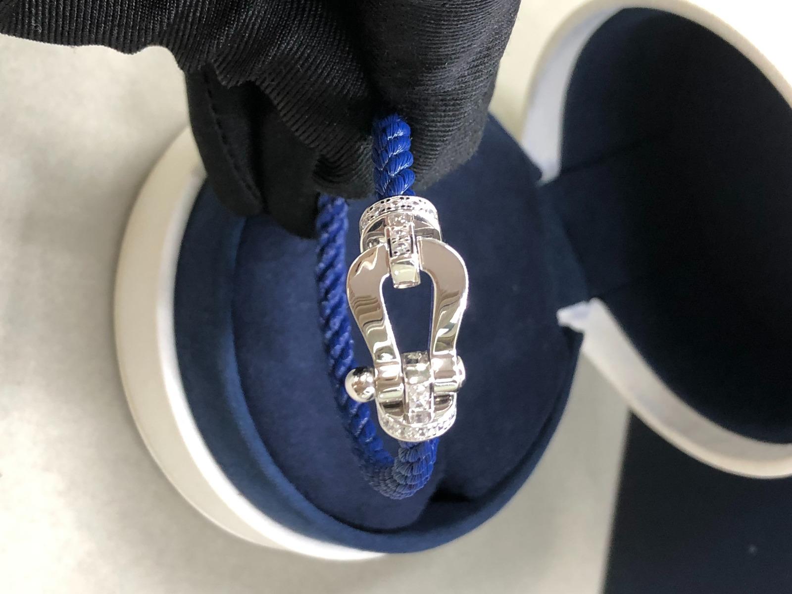 צמיד יוקרתי יוקרתי עם חוט (עבה) כחול ואבזם כסף משובץ זירקונים נצנוץ בלתי נשכח - Jewelluxe