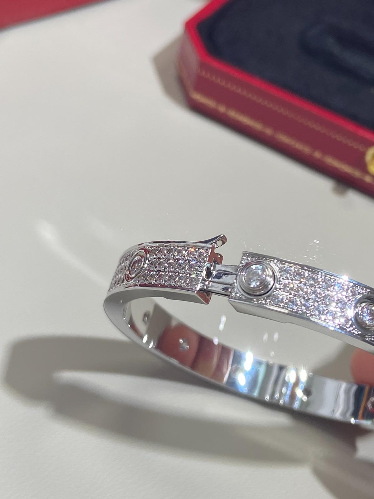 צמיד יוקרתי מכסף 925 – עיצוב נצחי עם ברק מסנוור - Jewelluxe