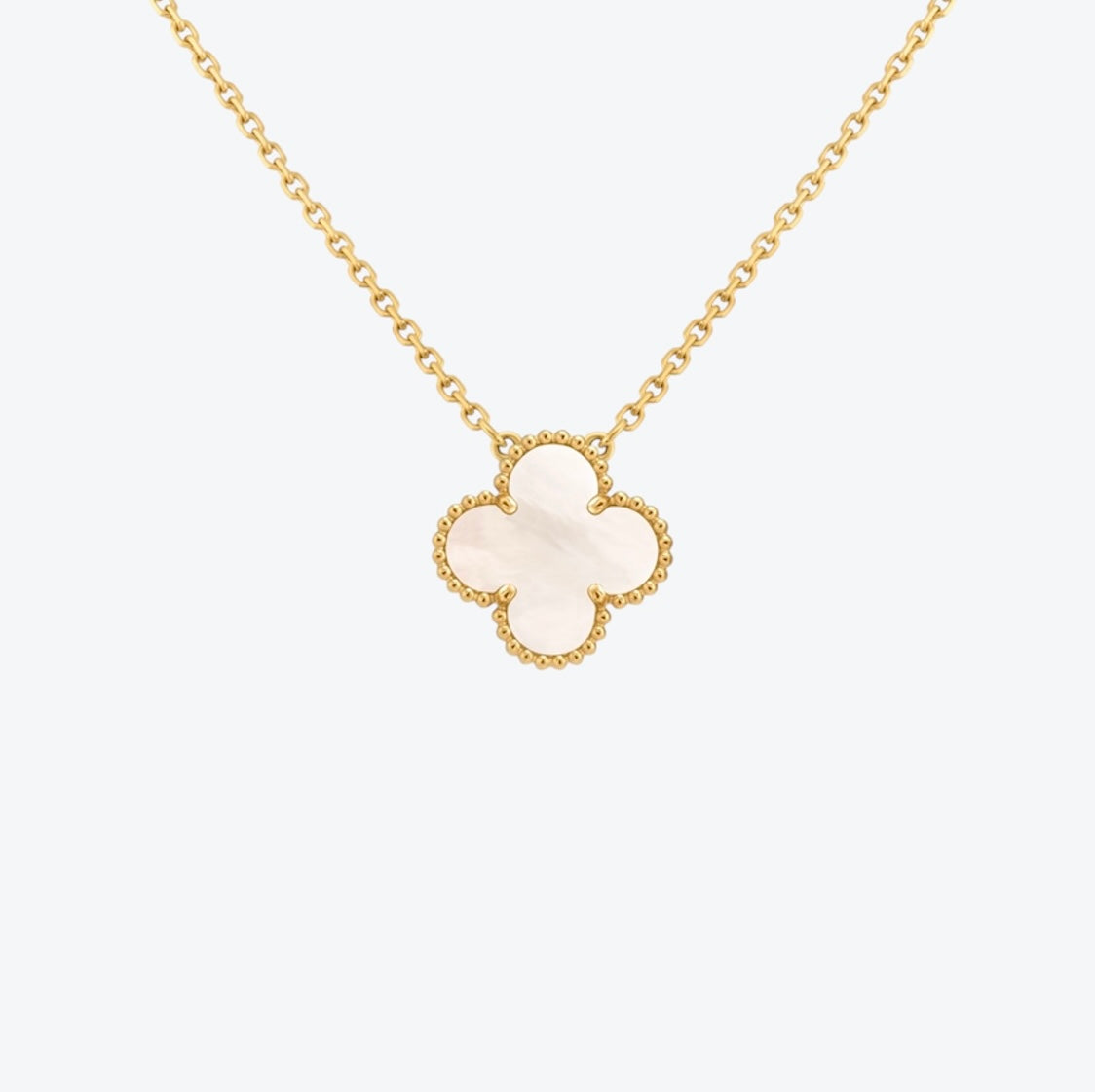 שרשרת תלתן בגוון זהב עם תליון תלתן בגוון לבן