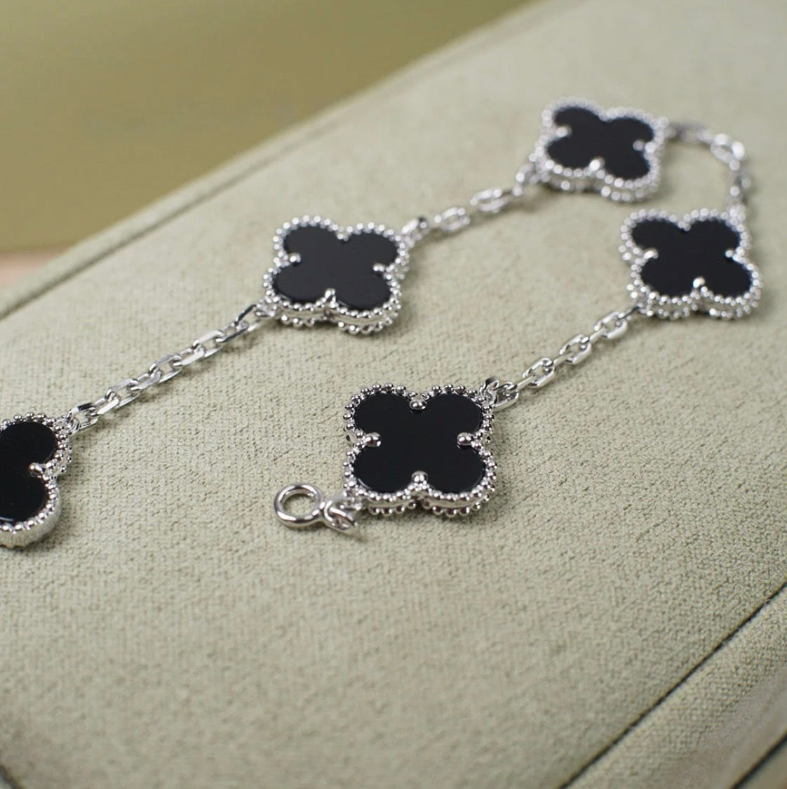 Kleeblatt-Armband mit 5 Kleeblättern in Schwarz