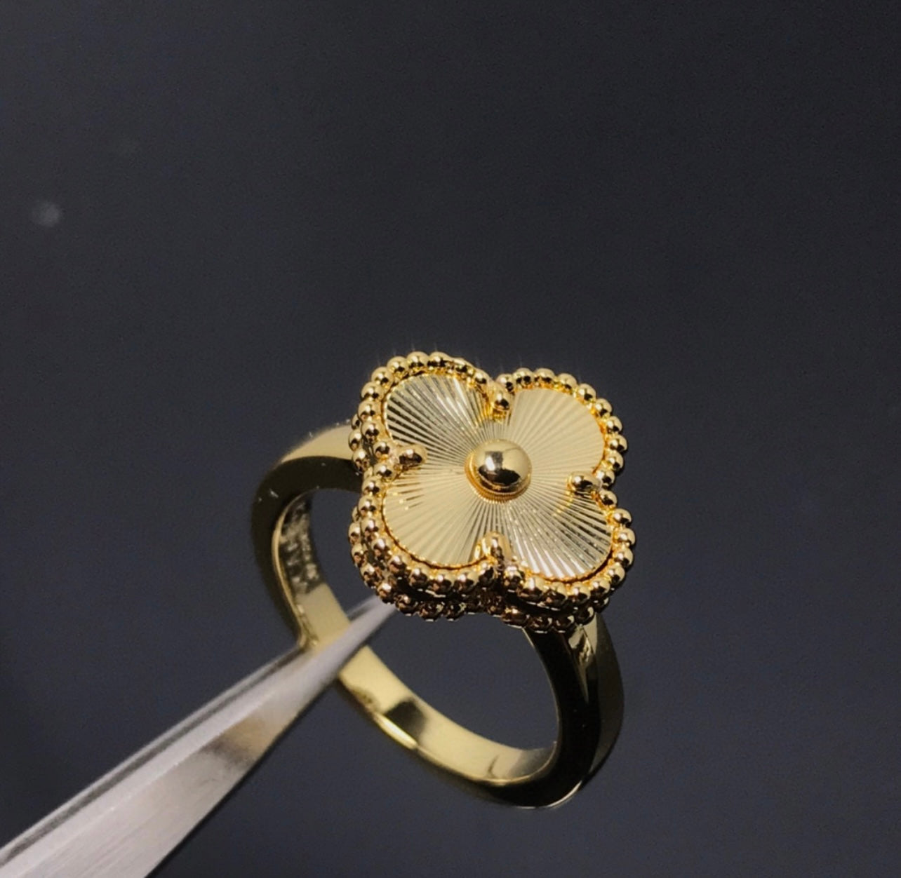 Kleeblatt-Ring – klassische Eleganz mit einem Hauch von Luxus