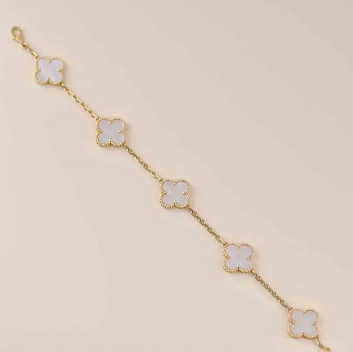 Kleeblatt-Armband mit 5 weißen Kleeblättern