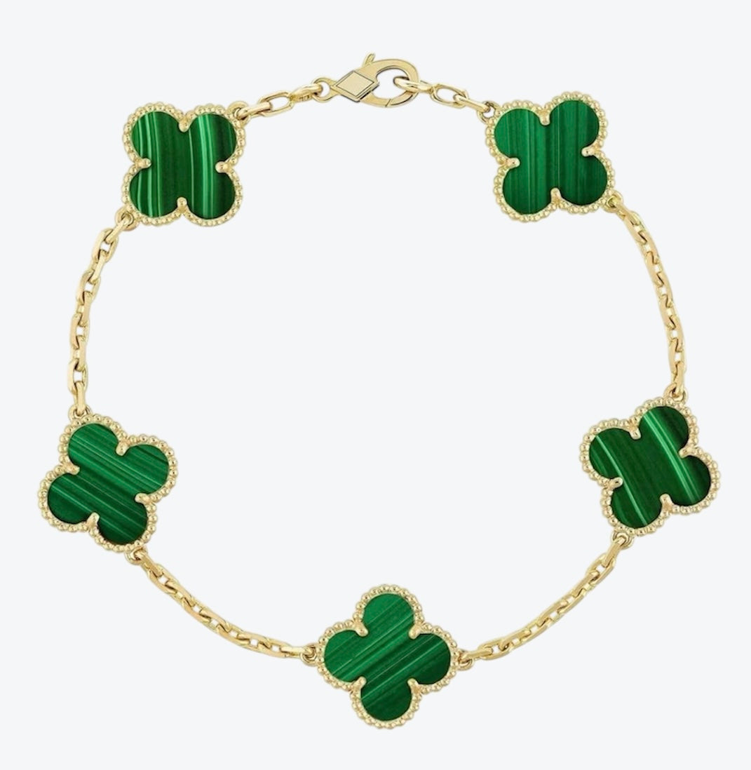 צמיד תלתן בגוון זהב עם 5 תלתנים בגוון ירוק