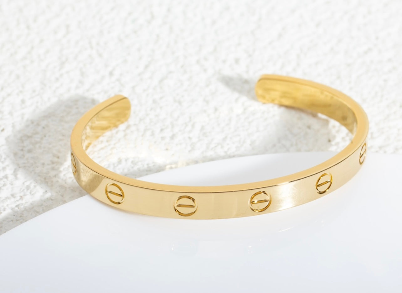 צמיד אלגנטי פתוח בגוון זהב מבריק