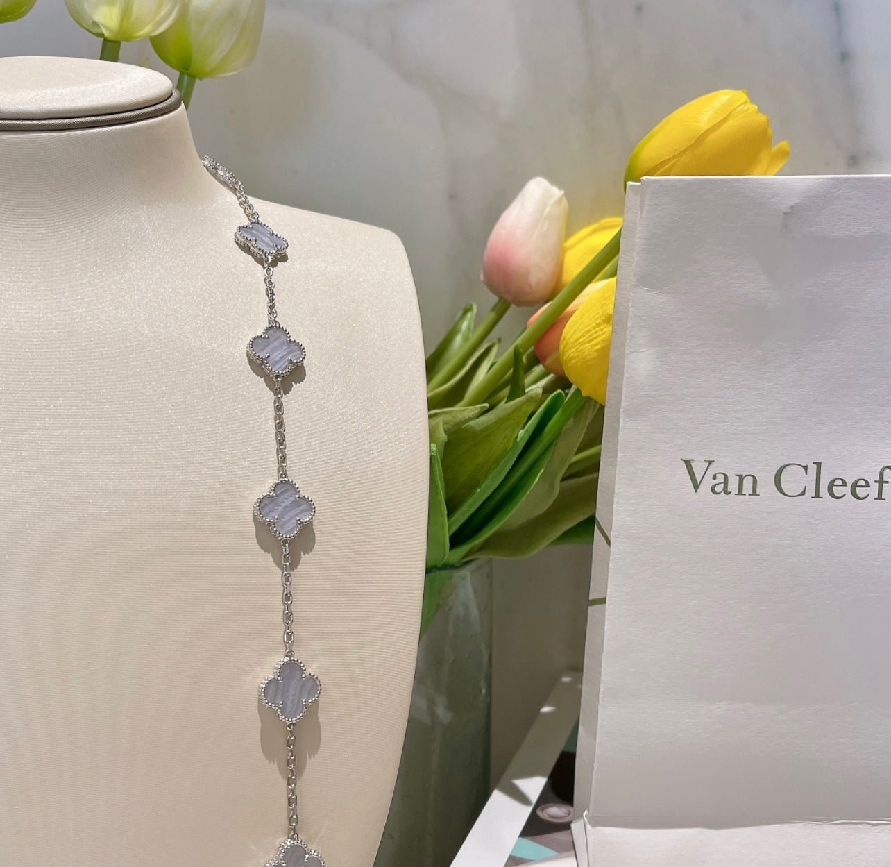 שרשרת 20 תלתנים צבע כסוף עם תליון תלתן תכלת