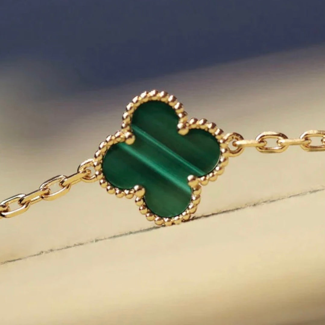 שרשרת 20 תלתנים צבע זהב עם תליון תלתן ירוק