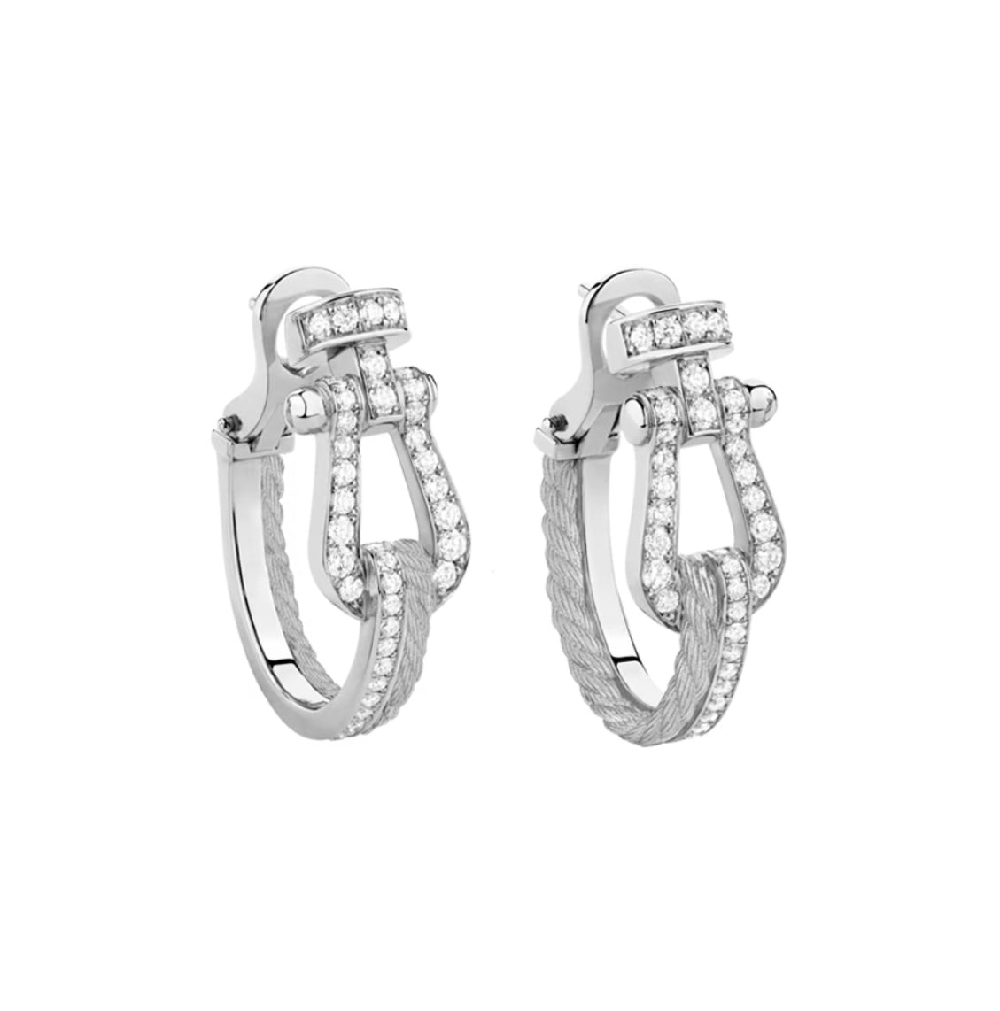 Boucles d'oreilles de luxe au design de boucle en argent, parsemées de zircons avec un élégant fil métallique