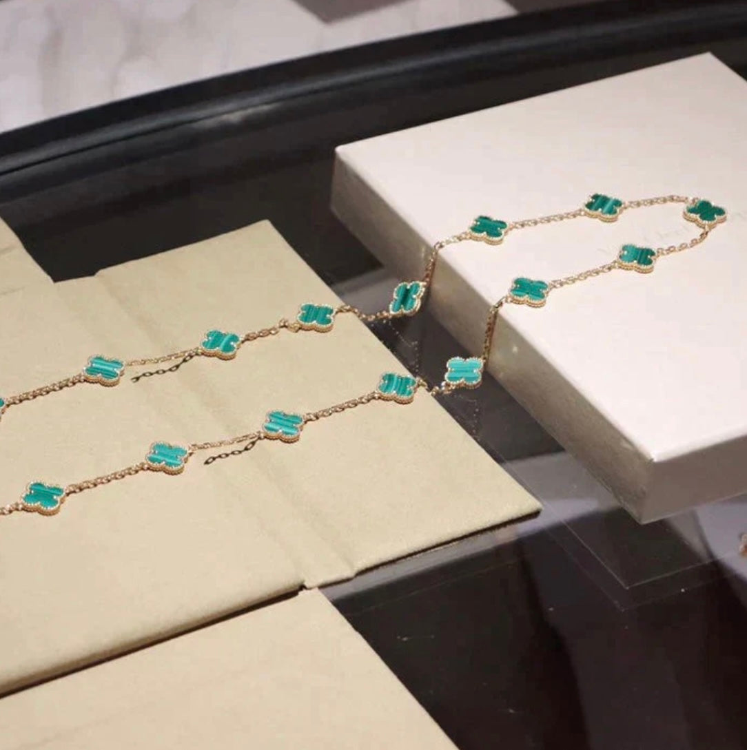 שרשרת 20 תלתנים צבע זהב עם תליון תלתן ירוק