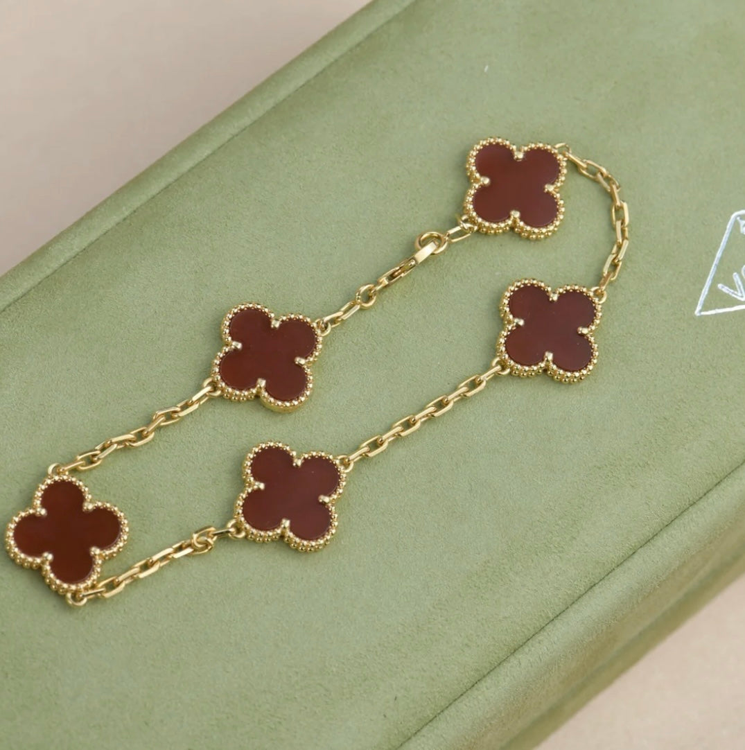 Dreiblatt-Armband mit 5 roten Kleeblättern