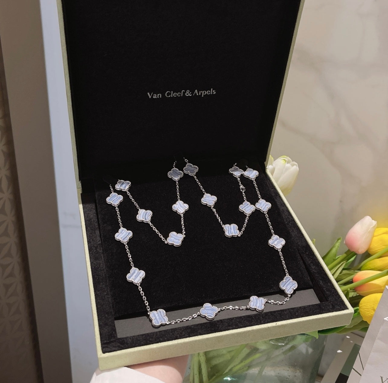 שרשרת 20 תלתנים צבע כסוף עם תליון תלתן תכלת