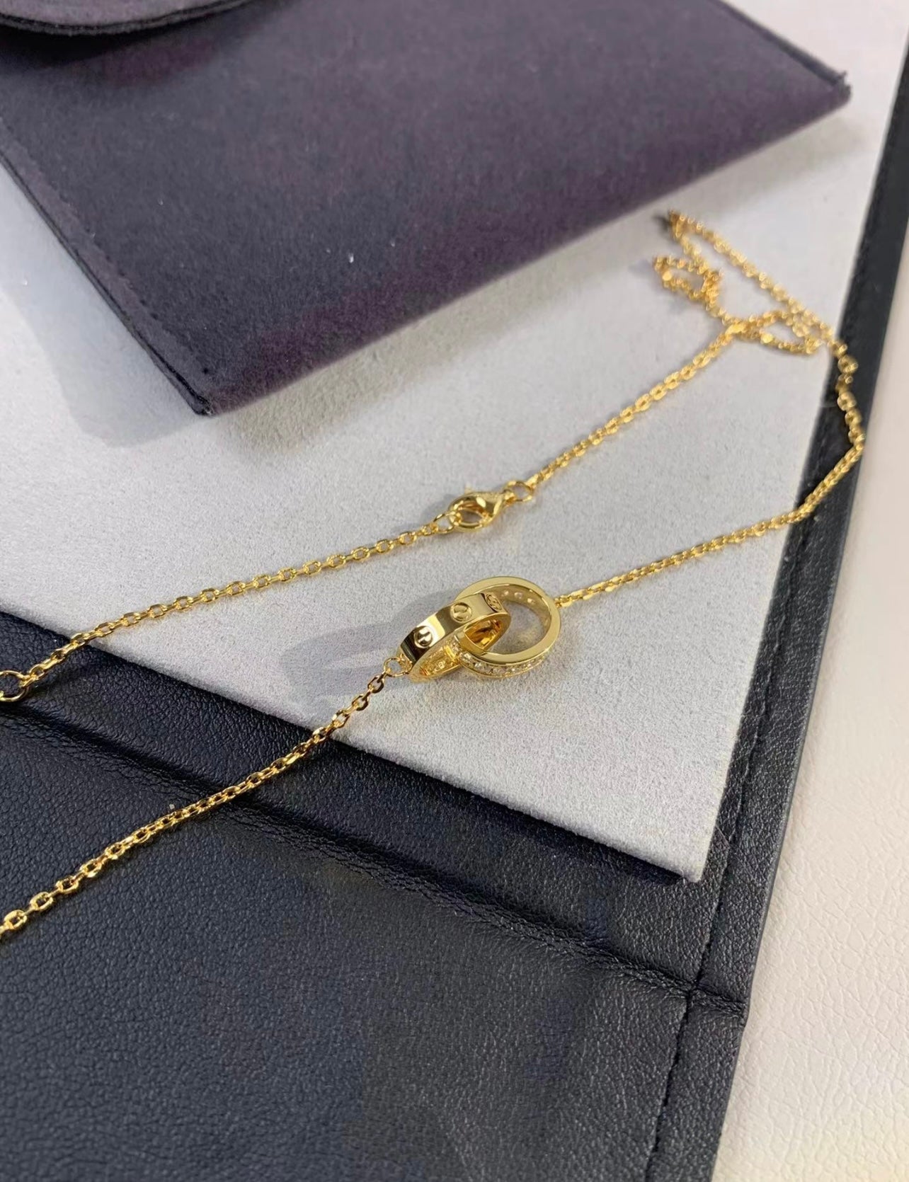 שרשרת אלגנטית בגוון זהב אלגנטיות על-זמנית