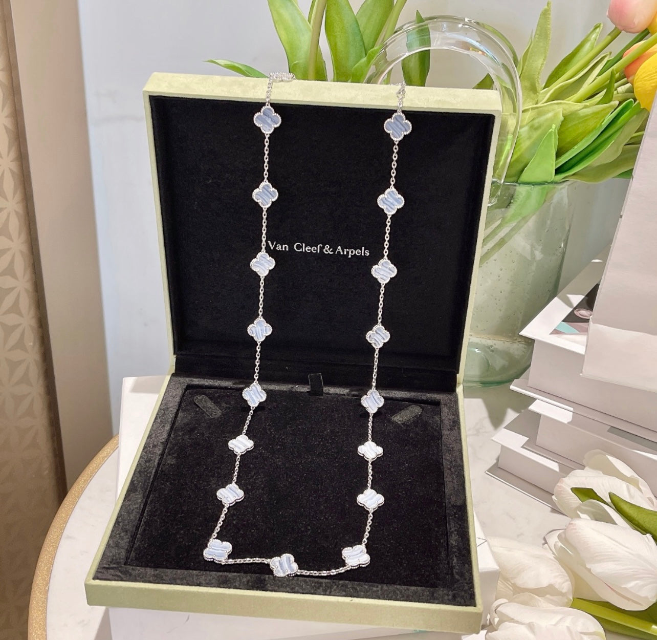 שרשרת 20 תלתנים צבע כסוף עם תליון תלתן תכלת