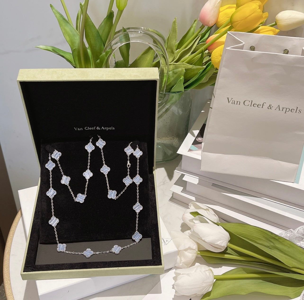 שרשרת 20 תלתנים צבע כסוף עם תליון תלתן תכלת