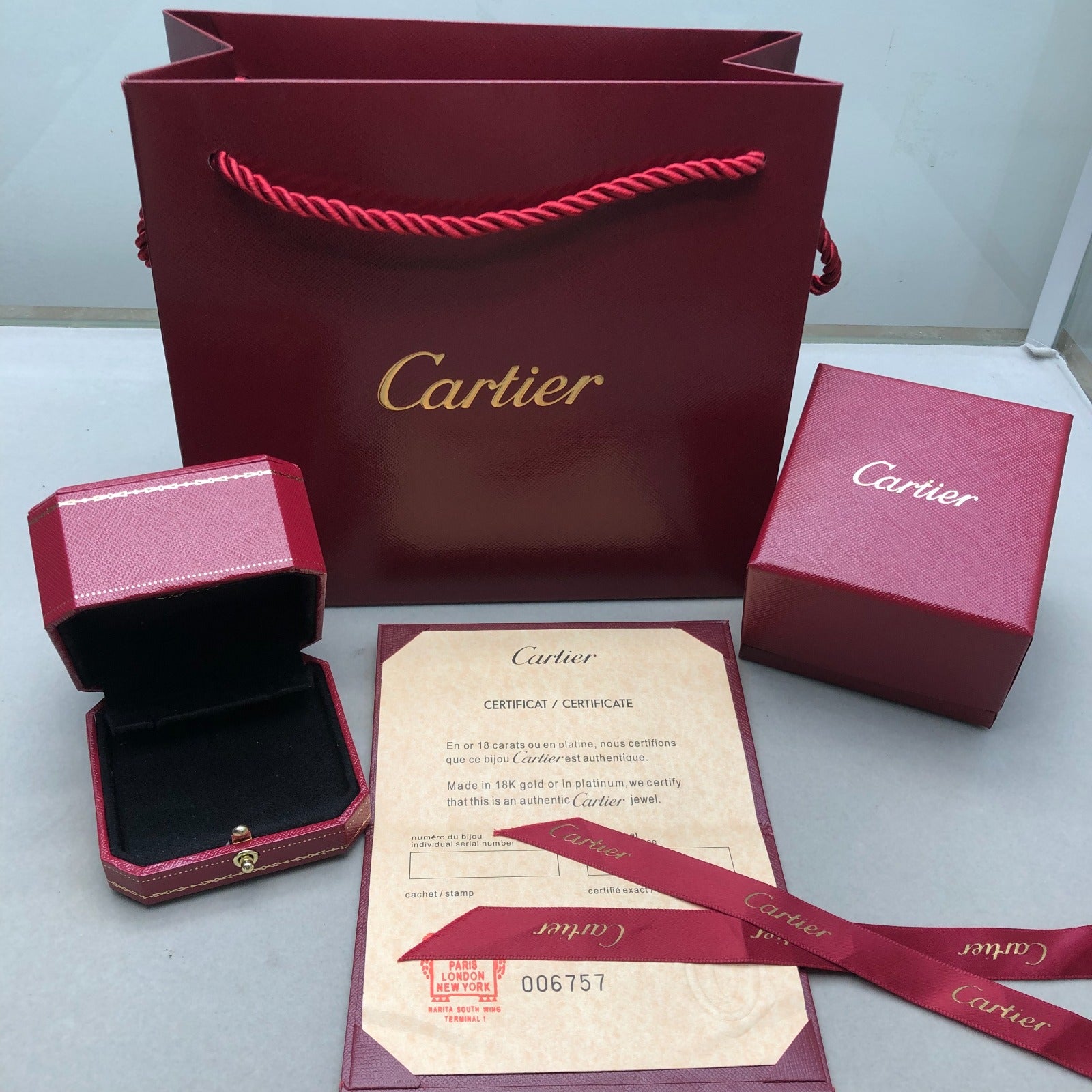 עגילים אלגנטים מסמר בגוון זהב ורוד משובץ זירקונים נוצצים