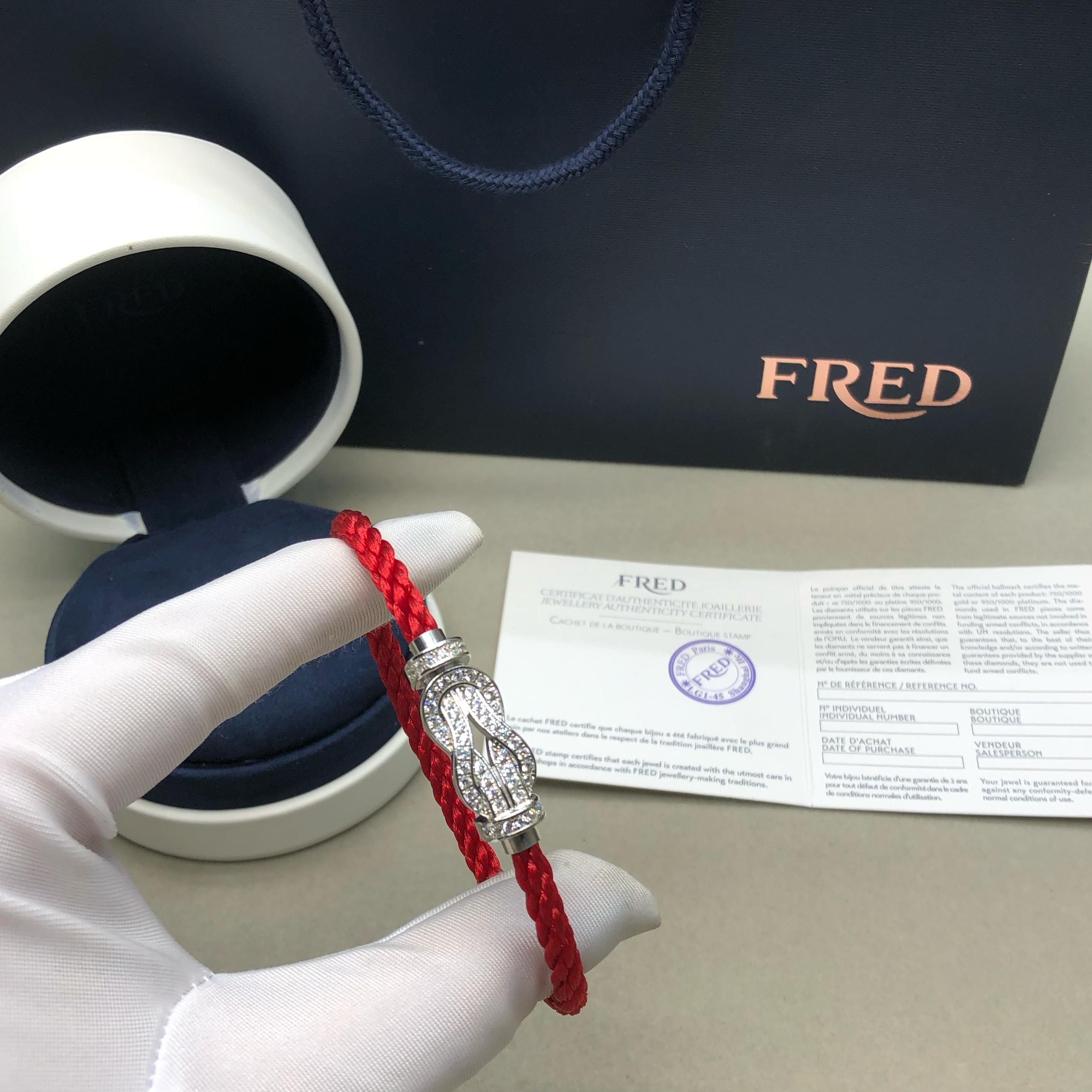 צמיד יוקרתי עם רצועת חבל אדומה ואבזם אינסוף משובץ זירקונים נוצצים